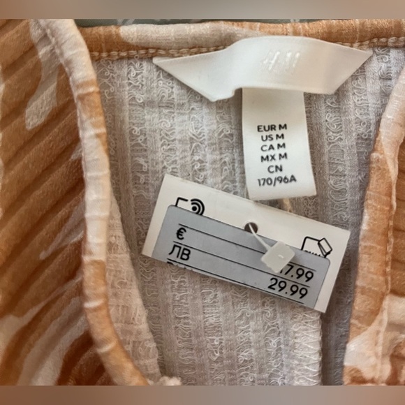 NWT H&M Women’s Ribbed Jersey Bodycon Dress, Short, Fitted, V-Neck; Size M - Picture 3 of 7